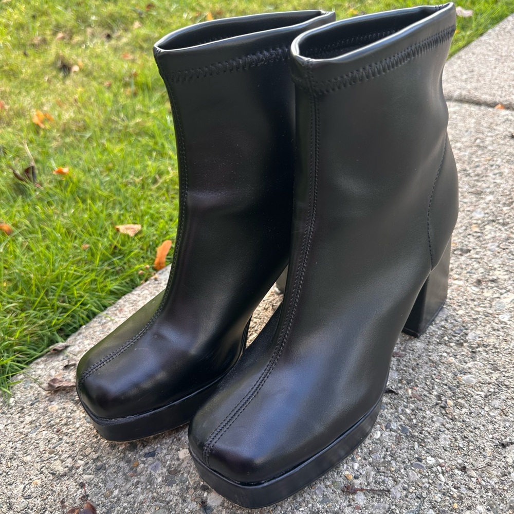 Nicole Miller Platform Black Heeled Vegan Leather Boots Size 9